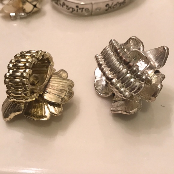 Flower rings - Picture 2 of 2